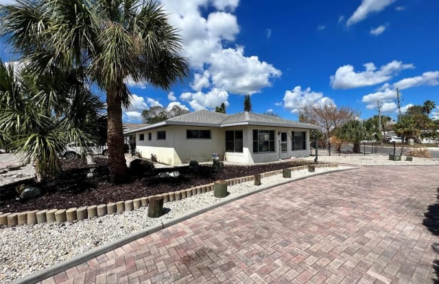 500 140TH AVENUE E - 500 140th Avenue East, Madeira Beach, FL 33708
