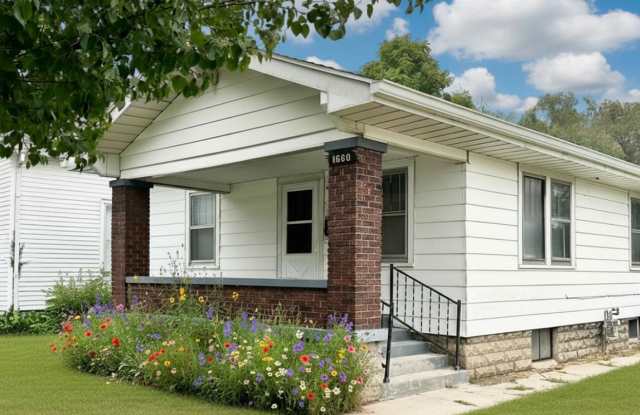 THE DEPOSIT MOVES YOU IN! No rent due until February 1st — the rest of January is FREE! PLUS - Lease-to-Own Opportunity! - 1560 South 20th Street, Terre Haute, IN 47803 THE DEPOSIT MOVES YOU IN! No rent due until February 1st — the rest of January is FREE! PLUS - Lease-to-Own Opportunity! - 1560 South 20th Street, Terre Haute, IN 47803