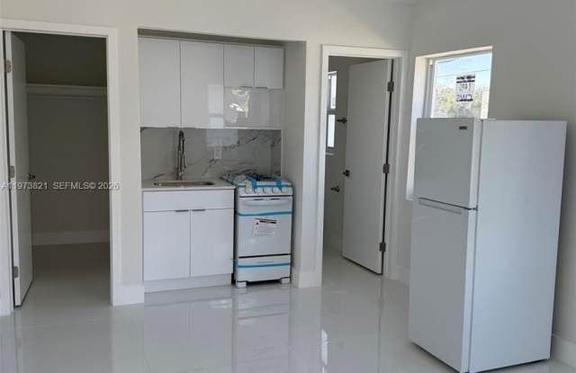 1943 71st St photos photos