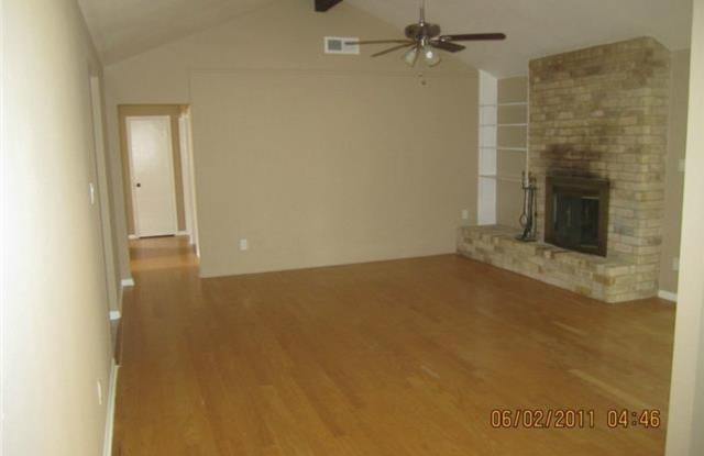 Lovely home for lease in North Austin! Come see!! Gallery 1