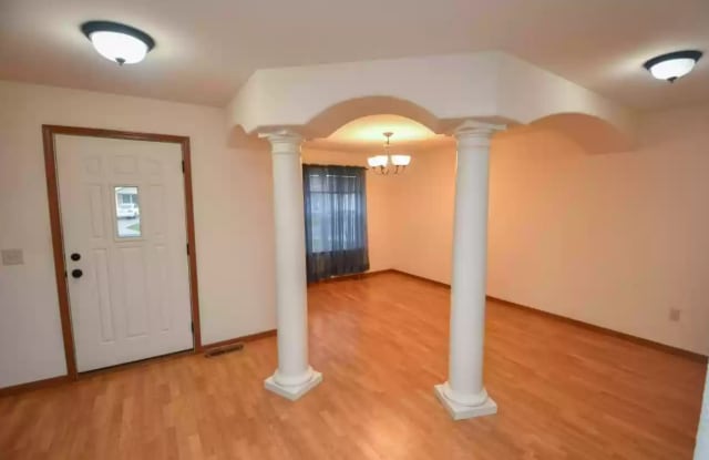 502 Commander Court - 502 Commander Court, Fort Atkinson, WI 53538