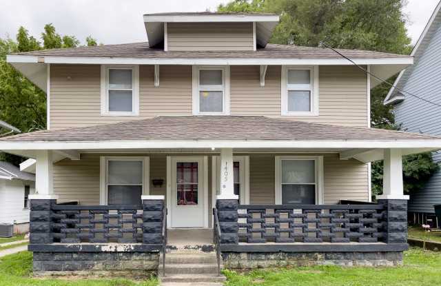 6 Bedroom, 3 Bathroom Large Home, Close to Campus: Washer and Dryer Included Gallery 4