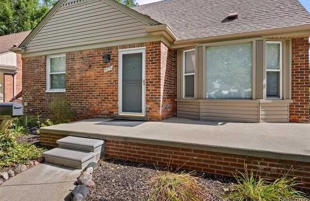 8478 Hazelton Street Gallery 3