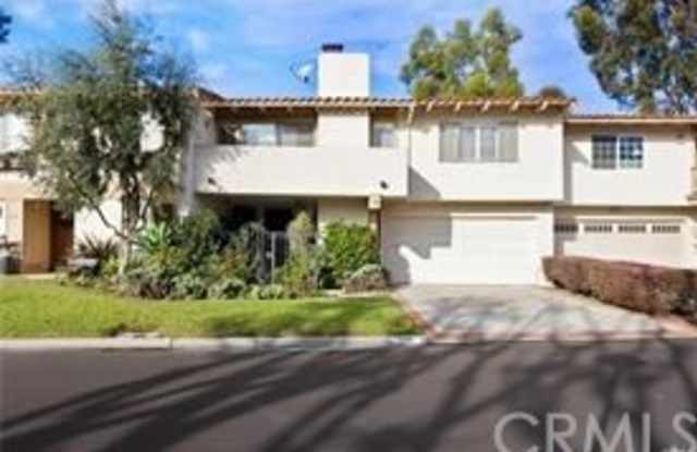 558 Vista Flora - 558 Vista Flora, Newport Beach, CA 92660
