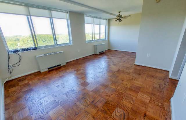 Lovely Studio Apt. in desirable location. Includes reserved Parking! photos photos