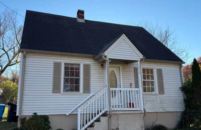 3 Bedroom 2 Bath in Garden City - 1019 Ray Road Southeast, Roanoke, VA 24014