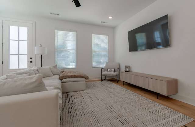 1254 West Hendrix Street Gallery 3