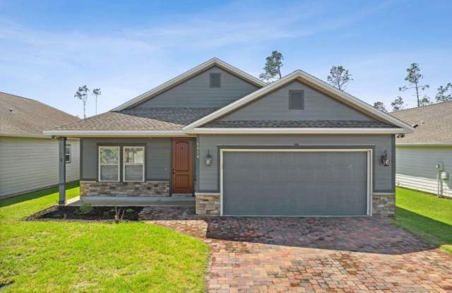 Spacious 3Bed/2Ba Home Located on a Private Road in Lynn Haven! photos photos