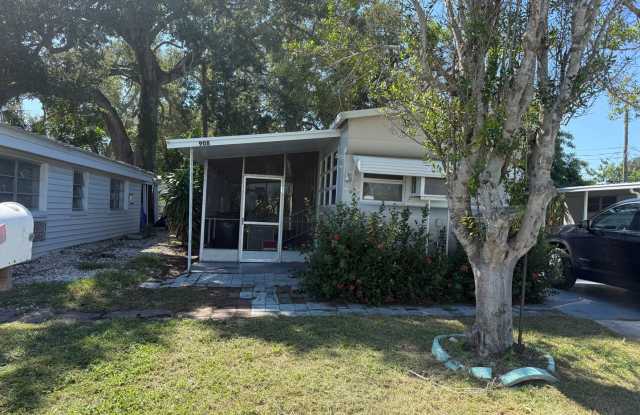 Vintage 1 Bed, 1 Bath Mobile Home in Pic Town Estates! Gallery 1