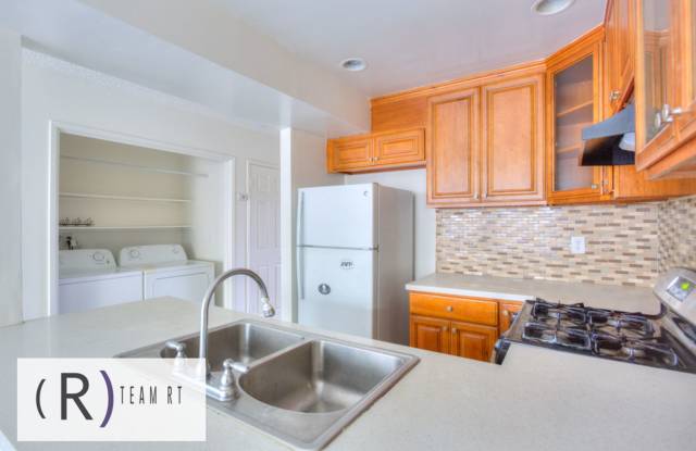 Beautiful 3-Bedroom Condo with Private Patio and Community Pool Gallery 4