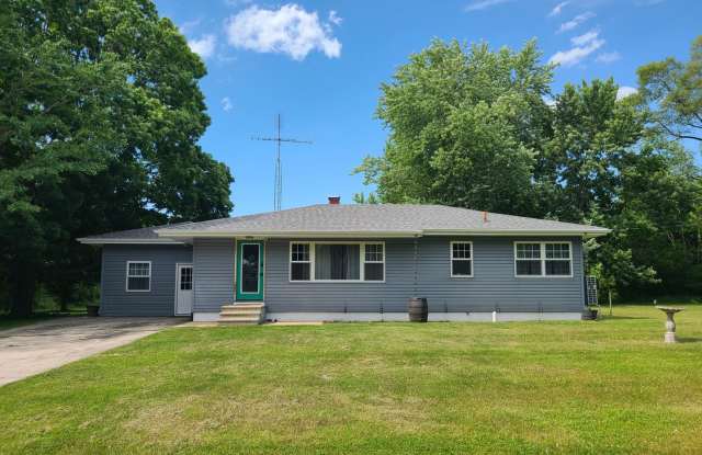 Three Bedroom, One Bath House in Benton Harbor - 3915 Meadowbrook Road, Berrien County, MI 49022 Three Bedroom, One Bath House in Benton Harbor - 3915 Meadowbrook Road, Berrien County, MI 49022
