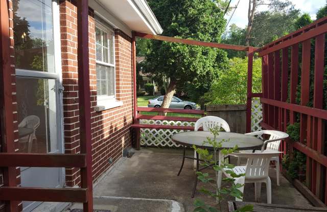 1326 Meadow Lane Gallery 3