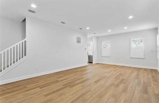 1905 W BRISTOL AVENUE Gallery 3