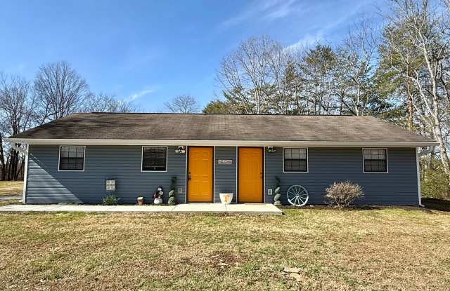 Maryville 37803 - Charming and freshly updated 1-bedroom, 1-bath duplex - Lawncare and water is included. - Call Chad Weeks 865-567-6193 - 802 Old McGinley Drive, Blount County, TN 37803