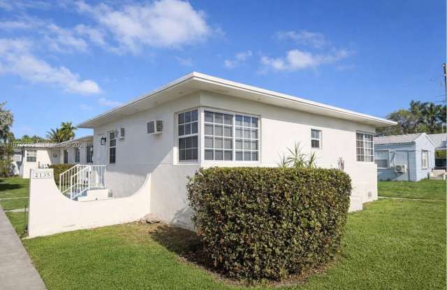 2135 Bay Dr photos photos