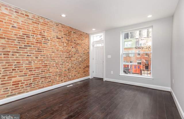 1338 ANDRE STREET Gallery 3