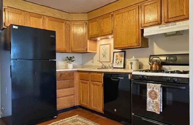 Bright 2-Bedroom Condo in Presidential Park, Lowell, MA photos photos