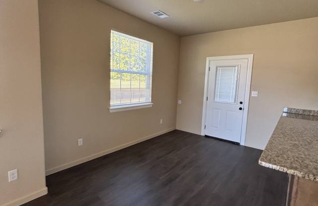 1702 Green Meadow Drive - B Gallery 4