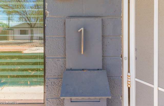 6813 E AVALON Drive Gallery 3
