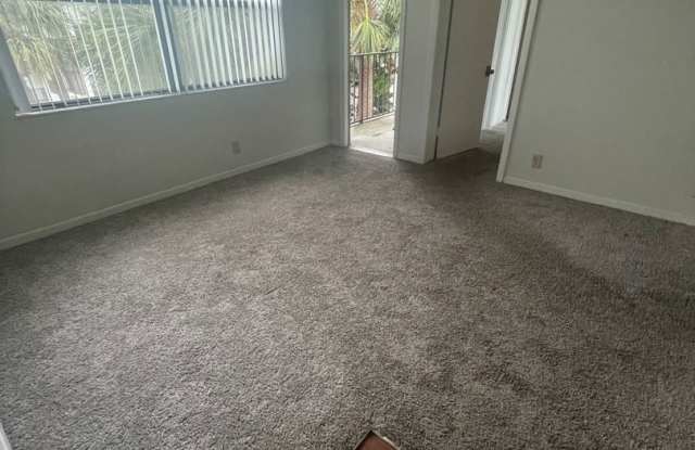 ONE BEDROOM ONE BATHROOM! WATERFRONT COMMUNITY!!! Gallery 3