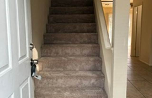 Large 2 bed 1 1/2 bath Town house. Gallery 3