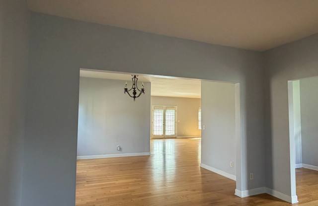 Spacious 5 bedroom home in Elon Gallery 4