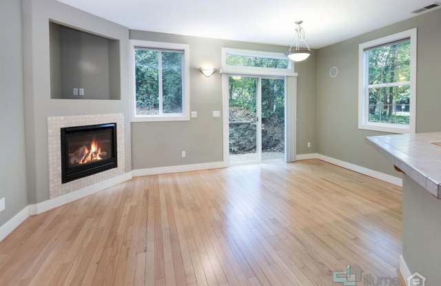!!! STUNNING 3 Bedroom and 3 Bathroom !!! ** Move In Special** - 9305 Southwest Jasper Drive, Beaverton, OR 97007