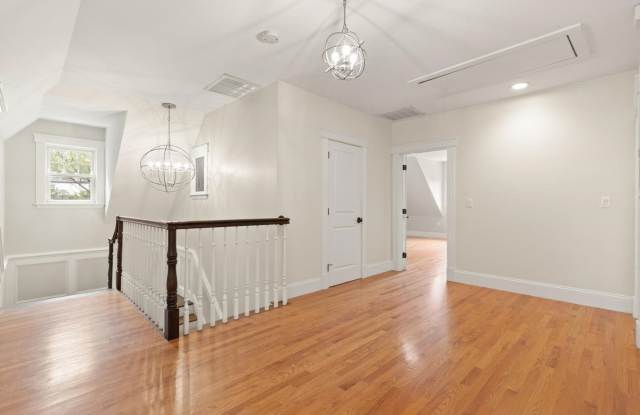 Victorian Elegance Meets Modern Luxury: Multi-Level Condo with Stunning City Views in Washington Square Gallery 4