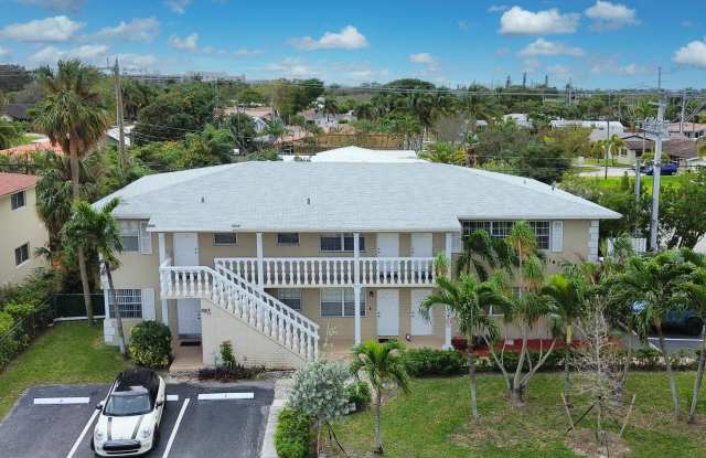 1820 NE 56th Street unit: 5 photos photos