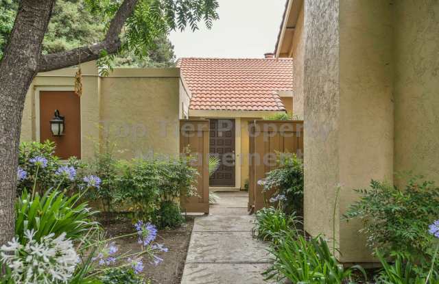 Beautiful 2 Bd/2 Ba/1217 sqft townhouse in desirable Walnut Creek neighborhood - Available October 3rd! photos photos