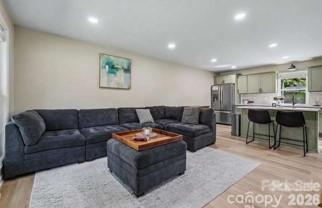 4023 Strangford Avenue Gallery 3