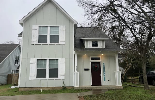 735 Meadow Lane photos photos