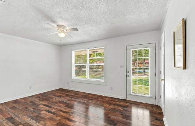 103 Oglesby Avenue Gallery 4