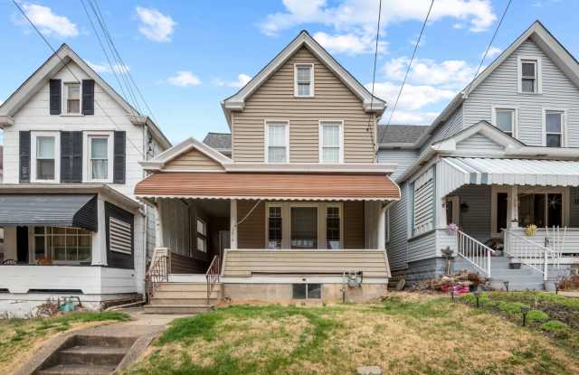 Bright 3 Bedroom Available May 1st with a Huge Yard! photos photos