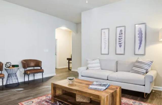 North Hills at Town Center Gallery 4