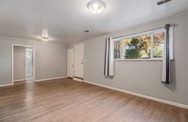 Spacious 2-Bedroom Garden-Level Apartment with Garage & In-Unit Laundry Gallery 3