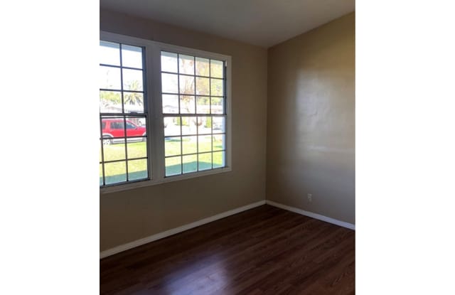 2122 E James Avenue Gallery 4