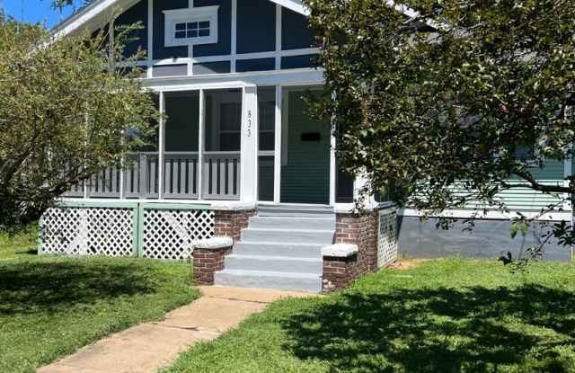 Beautiful renovated Bungalow near downtown Springfield!! - 833 West Pershing Street, Springfield, MO 65806