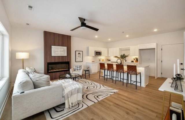 6501 Hickman Road Gallery 3