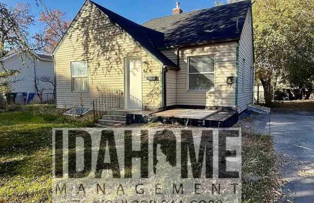 Charming, single-family, 4 bed / 1.5 bath home on W Pine St - 674 West Pine Street, Pocatello, ID 83201