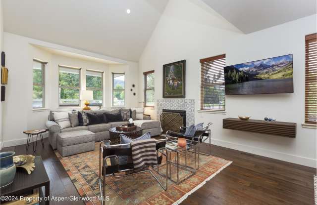 405 Meadow Court Gallery 4