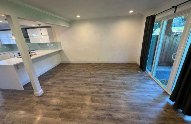 Danville Townhouse 2 bed / 1.5 bath - Near downtown, small dogs OK Gallery 4