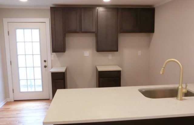 208 E Thompkins St - 208 East Tompkins Street, Columbus, OH 43202