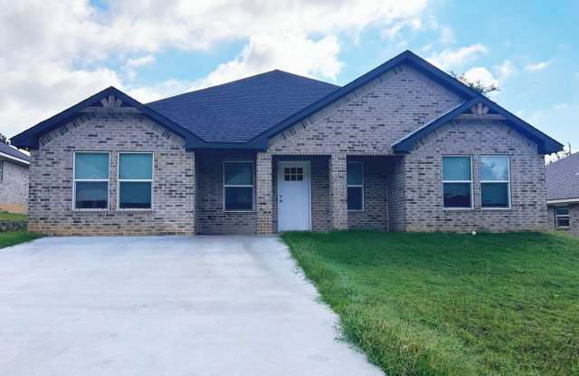 Charming 4bd 2ba in Silo School District - 100 Watch Hill Drive, Bryan County, OK 74701