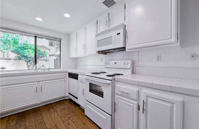 21500 Califa - 21500 Califa Street, Los Angeles, CA 91367