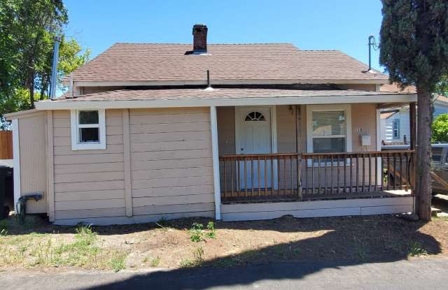 Charming duplex available Oct 15th. photos photos