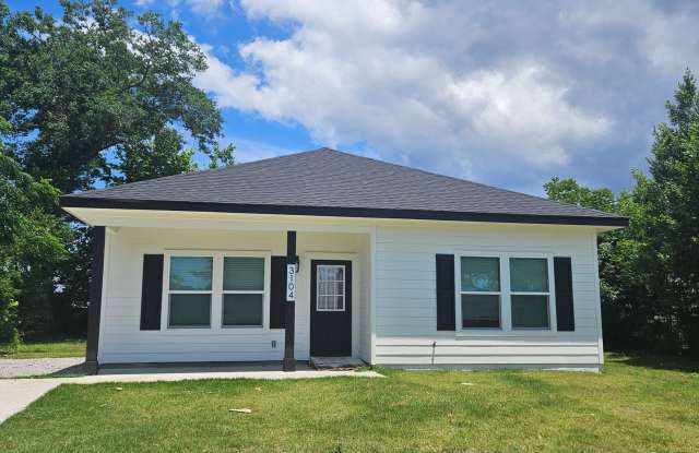 Modern Home, Centrally Located to St. Andrew's, Lynn Haven & PCB!  *SPECIAL: 1/2 OFF 1st Month's Rent* + *Military Incentive!* photos photos
