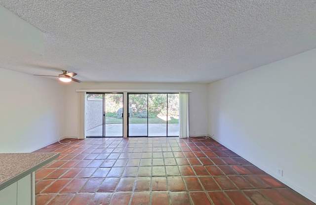 2 Bedroom, 1.5 Bathroom Townhouse in San Clemente - 267 Avenida Adobe, San Clemente, CA 92672