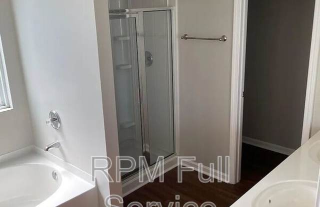 7804 Oakfield Grove Gallery 3
