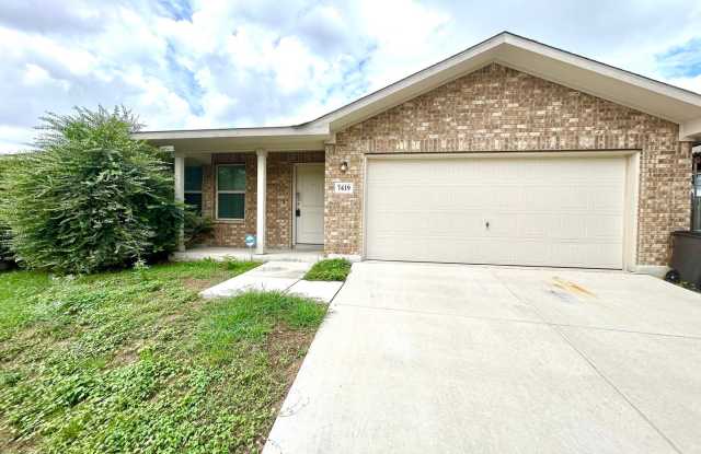 **APPLICATION RECEIVED** MUST SEE! 3 Bedroom 2 Bath Corner Lot Home Near Pearsall Park! - 7419 Clear Point, San Antonio, TX 78242